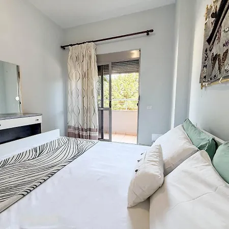 Afordable With Free Parking Apartment *