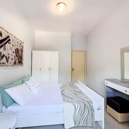 Afordable With Free Parking Apartment Durres