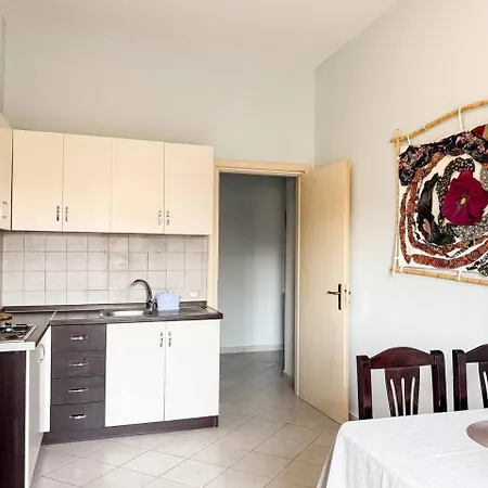 Afordable With Free Parking Apartment *